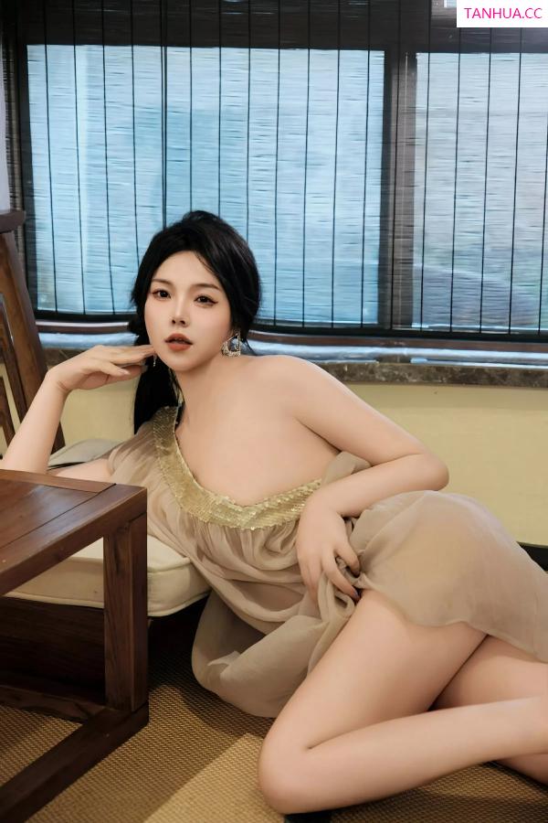   [XiuRen]高清写真图 2025.07.03 No.10500 麦田 透视连衣裙第31张图片